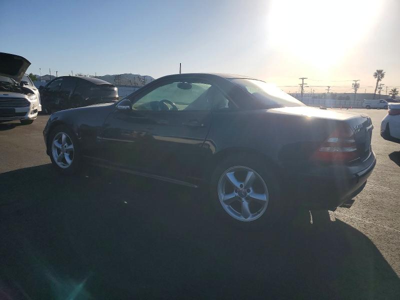 Photo 2 from auction – 2001 MERCEDES-BENZ SLK 320 with VIN WDBKK65F01F213904