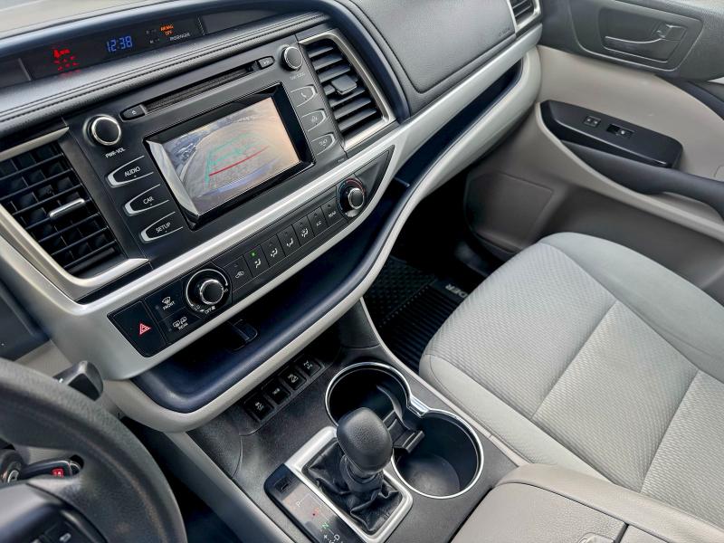Photo 13 from auction – 2018 TOYOTA HIGHLANDER with VIN 5TDBZRFH1JS867017