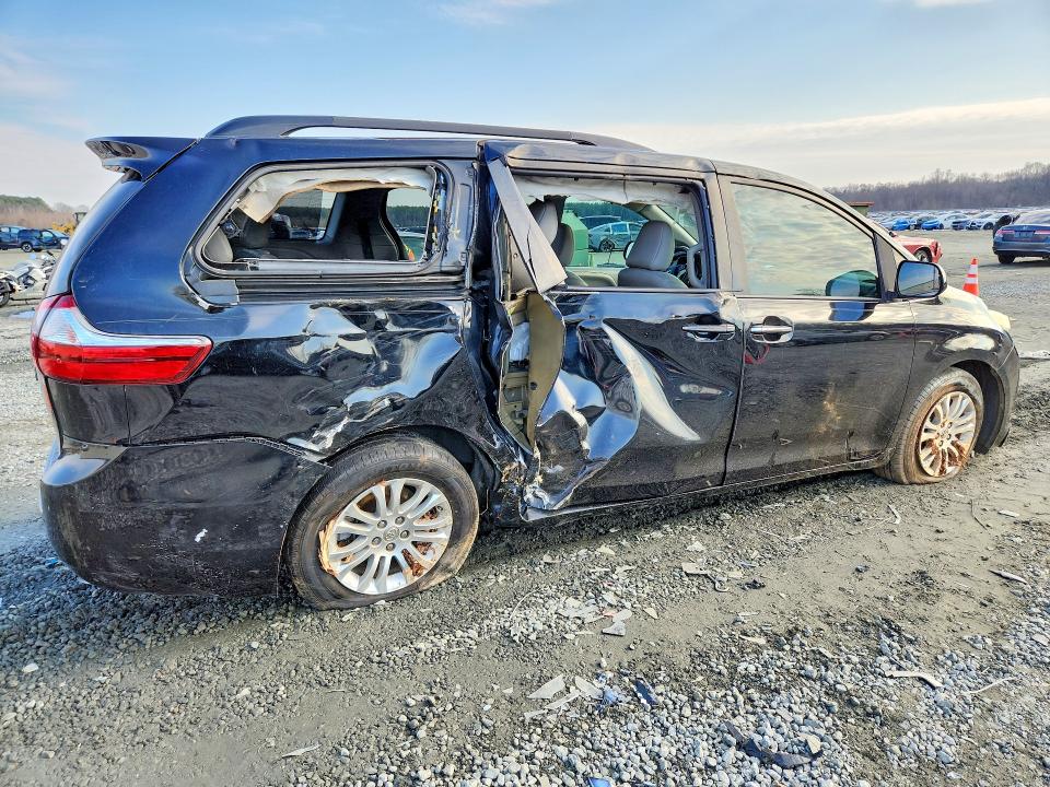 Photo 3 from auction – 2016 TOYOTA SIENNA XLE with VIN 5TDYK3DC3GS729958