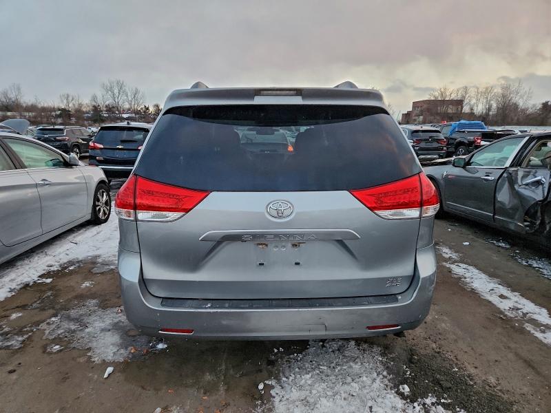 Photo 6 from auction – 2014 TOYOTA SIENNA XLE with VIN 5TDDK3DC0ES072922