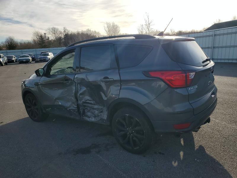 Photo 2 from auction – 2019 FORD ESCAPE SE with VIN 1FMCU9GD5KUA84192