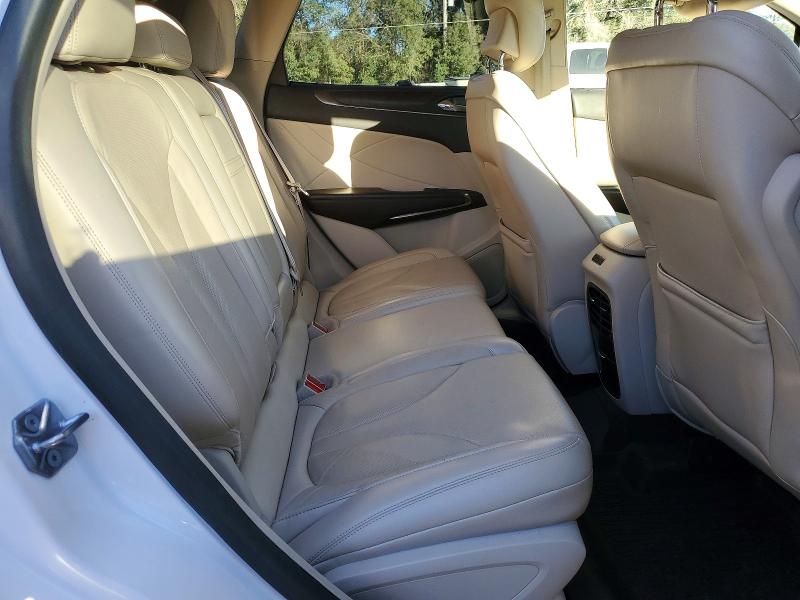 Photo 11 from auction – 2018 LINCOLN MKC RESERV with VIN 5LMCJ3C91JUL32148