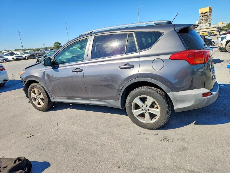 Photo 2 from auction – 2015 TOYOTA RAV4 XLE with VIN JTMWFREV1FJ059031