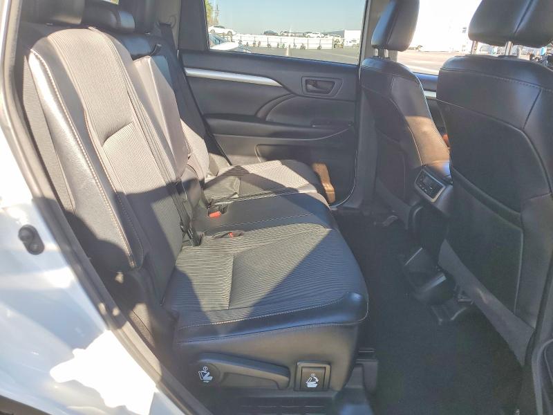 Photo 11 from auction – 2018 TOYOTA HIGHLANDER with VIN 5TDBZRFH8JS831230