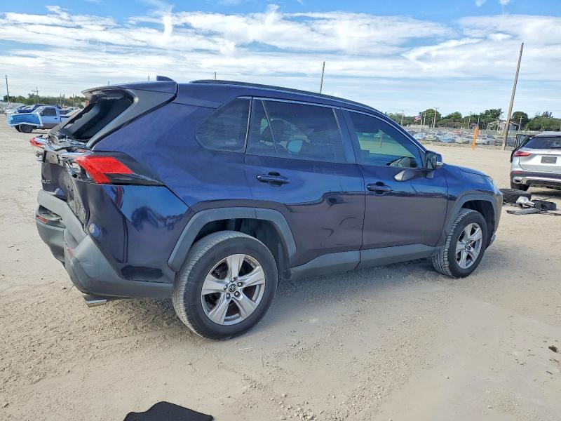 Photo 3 from auction – 2019 TOYOTA RAV4 XLE with VIN JTMW1RFV2KD002455
