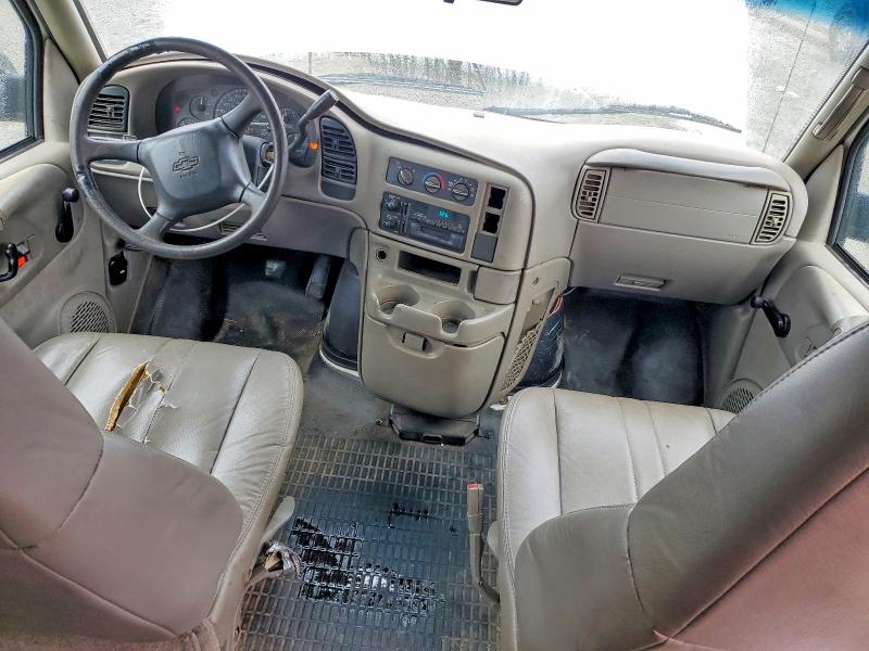 Photo 8 from auction – 2001 CHEVROLET ASTRO with VIN 1GCDL19W31B105014