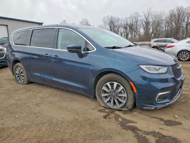 Photo 4 from auction – 2023 CHRYSLER PACIFICA H with VIN 2C4RC1L72PR543217