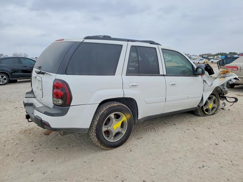 Photo 3 from auction – 2005 CHEVROLET TRAILBLAZE with VIN 1GNDT13S352105467