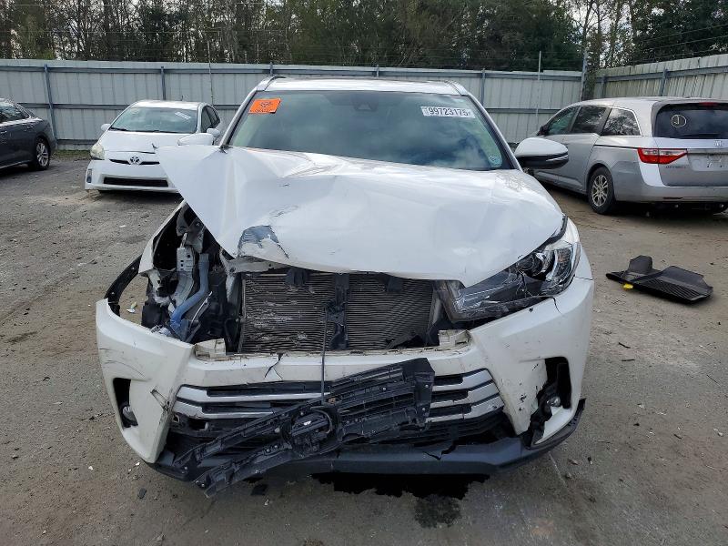 Photo 5 from auction – 2018 TOYOTA HIGHLANDER with VIN 5TDKZRFH7JS536409