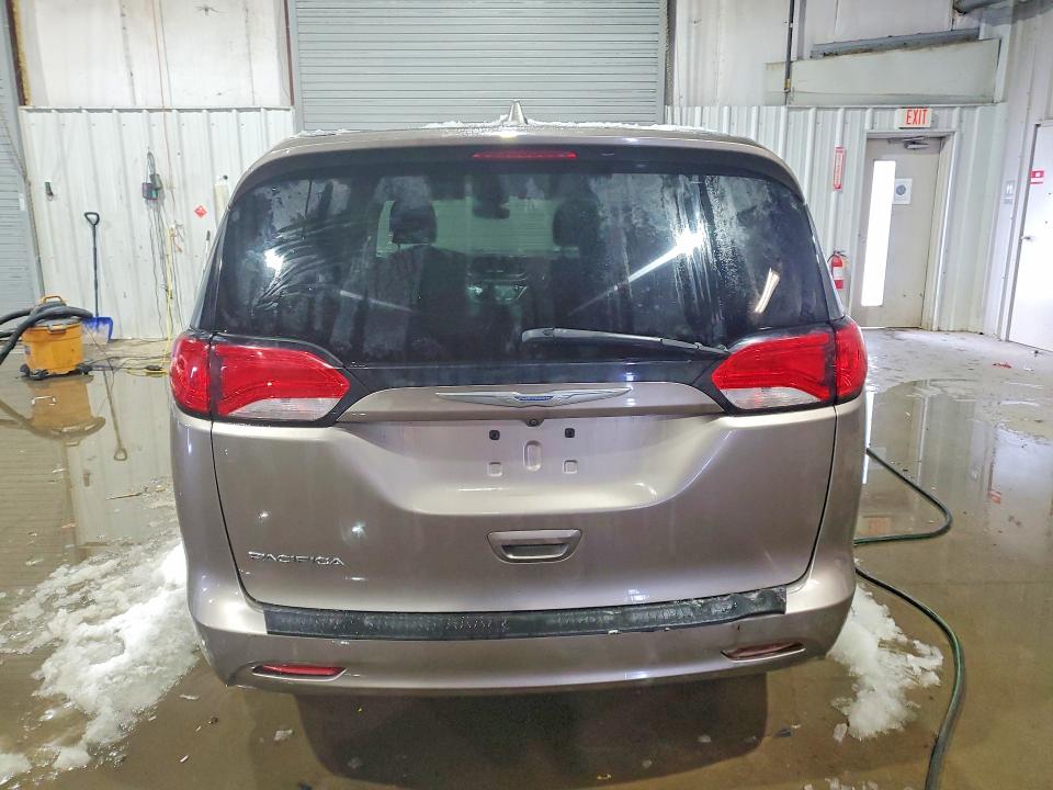 Photo 6 from auction – 2017 CHRYSLER PACIFICA L with VIN 2C4RC1CG6HR744779