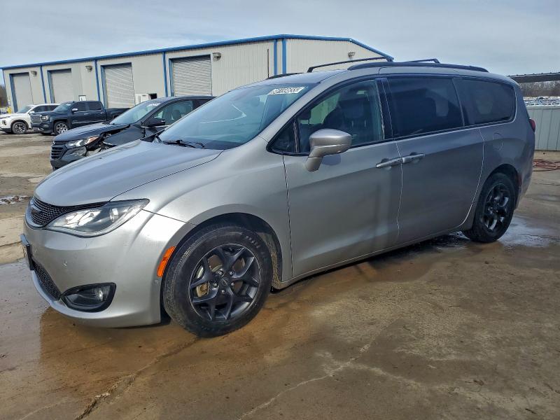 CHRYSLER PACIFICA T 2019 with VIN 2C4RC1EG9KR508101 - Photo from auction