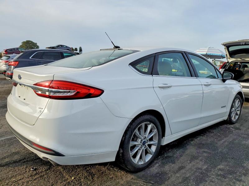 Photo 3 from auction – 2017 FORD FUSION with VIN 3FA6P0LUXHR218016
