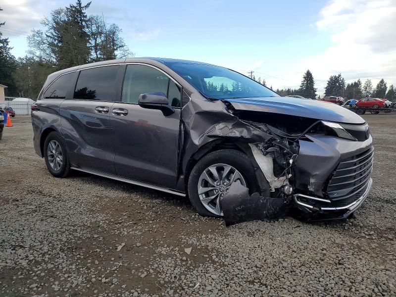 Photo 4 from auction – 2022 TOYOTA SIENNA with VIN 5TDYRKEC0NS083957