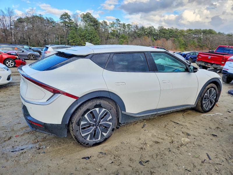 Photo 3 from auction – 2022 KIA EV6 LIGHT with VIN KNDC34LB8N5049983