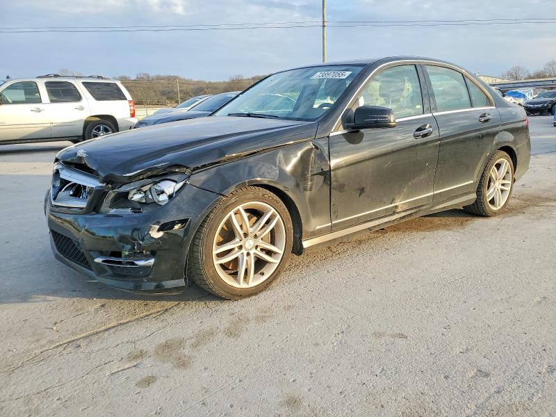 MERCEDES-BENZ C 300 4MAT 2013 with VIN WDDGF8AB5DR286608 - Photo from auction