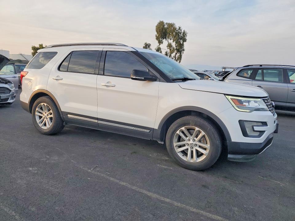 Photo 4 from auction – 2017 FORD EXPLORER with VIN 1FM5K7D83HGB05896