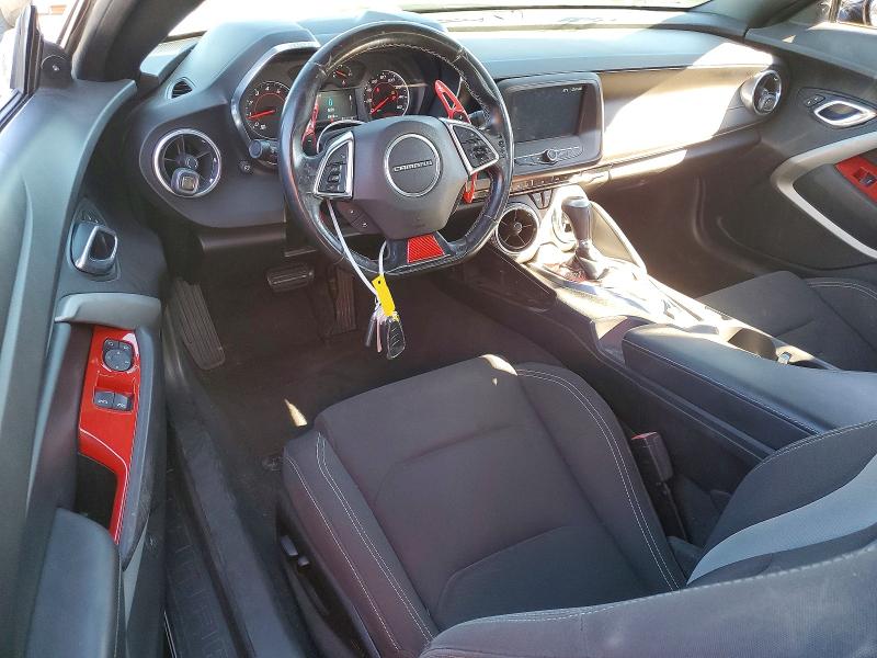 Photo 8 from auction – 2017 CHEVROLET CAMARO with VIN 1G1FB3DS6H0172331