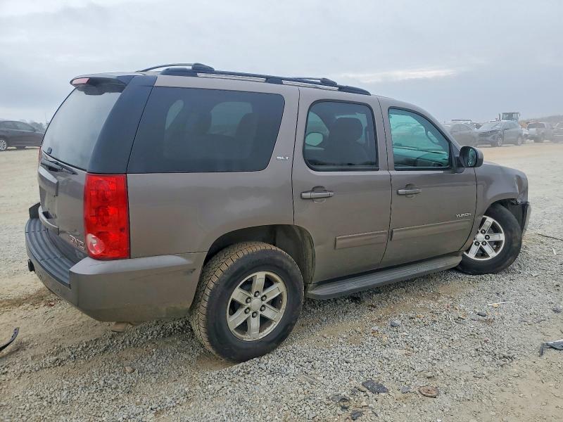 Zdjęcie 3 z aukcji – 2014 GMC YUKON SLT z VIN 1GKS2CE03ER194236