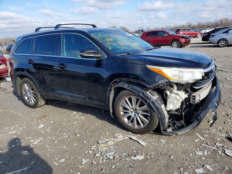 Foto 4 de la subasta – 2016 TOYOTA HIGHLANDER con VIN 5TDJKRFH3GS501911