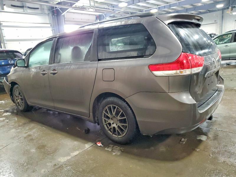Photo 2 from auction – 2012 TOYOTA SIENNA XLE with VIN 5TDYK3DC1CS241635