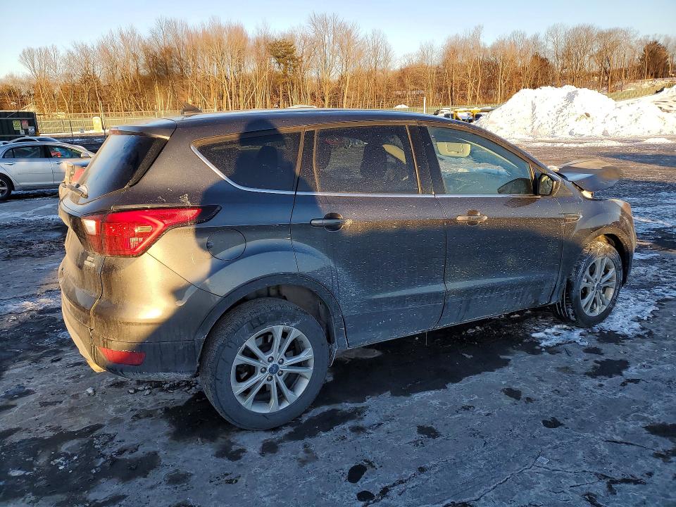 Photo 3 from auction – 2019 FORD ESCAPE with VIN 1FMCU9GD5KUA83706