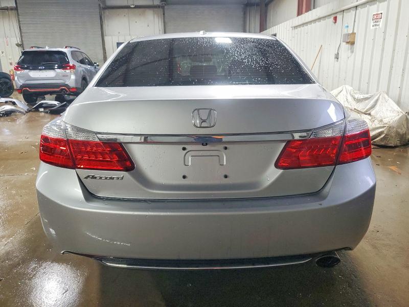Photo 6 from auction – 2015 HONDA ACCORD with VIN 1HGCR2F89FA165593