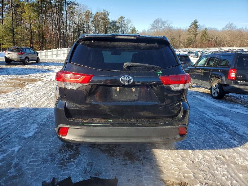 Photo 6 from auction – 2018 TOYOTA HIGHLANDER with VIN 5TDJZRFH5JS530894