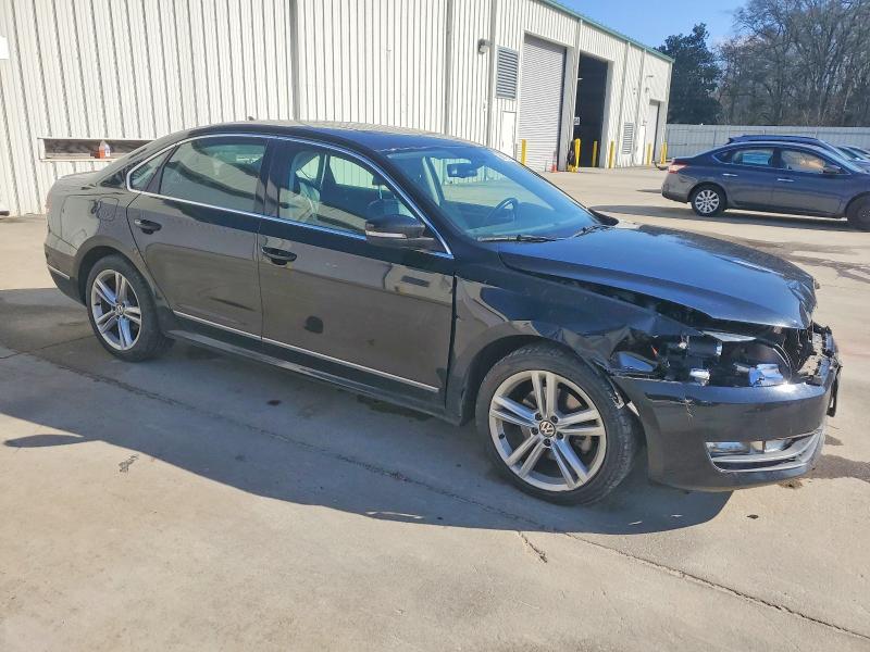 Photo 4 from auction – 2013 VOLKSWAGEN PASSAT SEL with VIN 1VWCN7A37DC030596