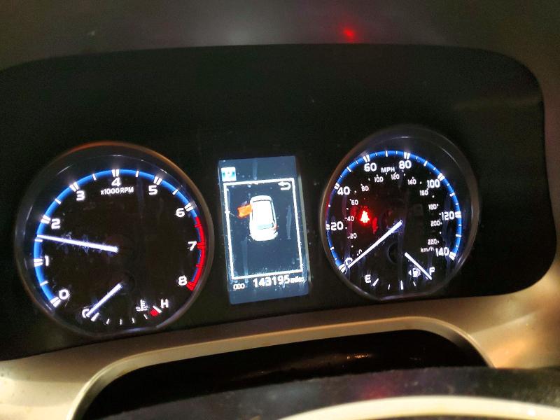 Photo 9 from auction – 2017 TOYOTA RAV4 with VIN JTMRFREV1HJ141390