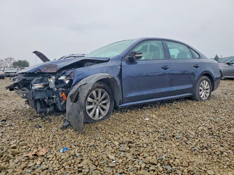 Photo 1 from auction – 2014 VOLKSWAGEN PASSAT S with VIN 1VWAT7A3XEC028128