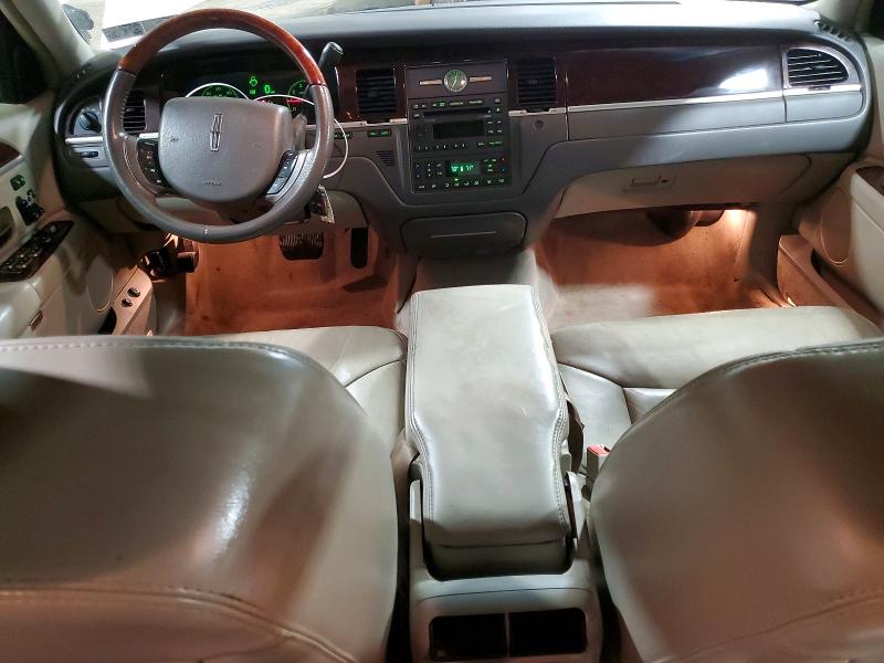 Photo 8 from auction – 2007 LINCOLN TOWN CAR S with VIN 1LNHM82W77Y628751