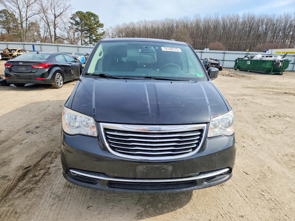Photo 5 from auction – 2015 CHRYSLER TOWN & COU with VIN 2C4RC1BGXFR577891