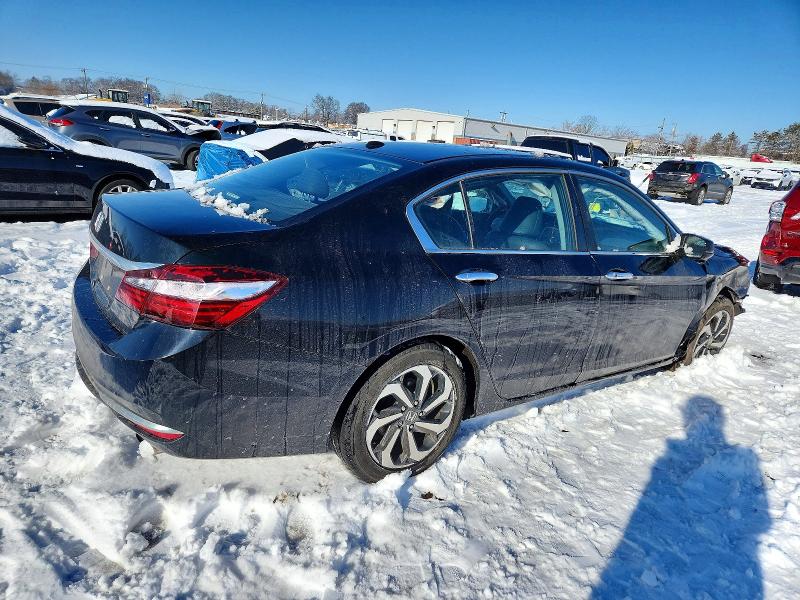 Photo 3 from auction – 2017 HONDA ACCORD with VIN 1HGCR2F88HA035677