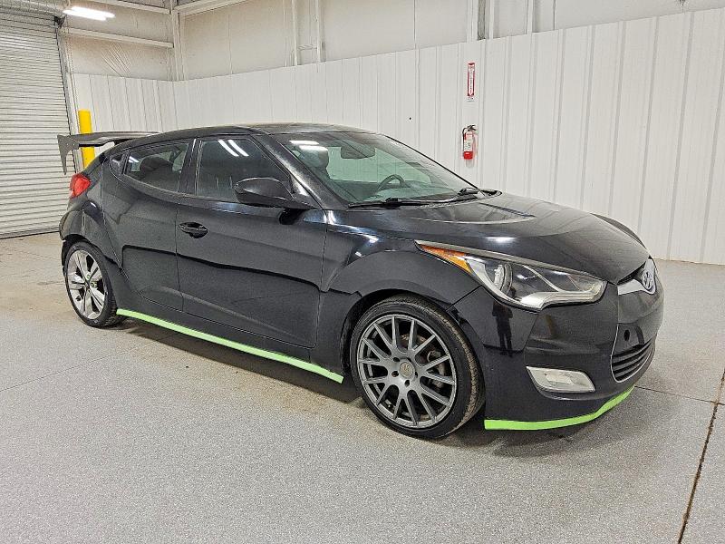 Foto 4 de la subasta – 2016 HYUNDAI VELOSTER con VIN KMHTC6AD7GU299736