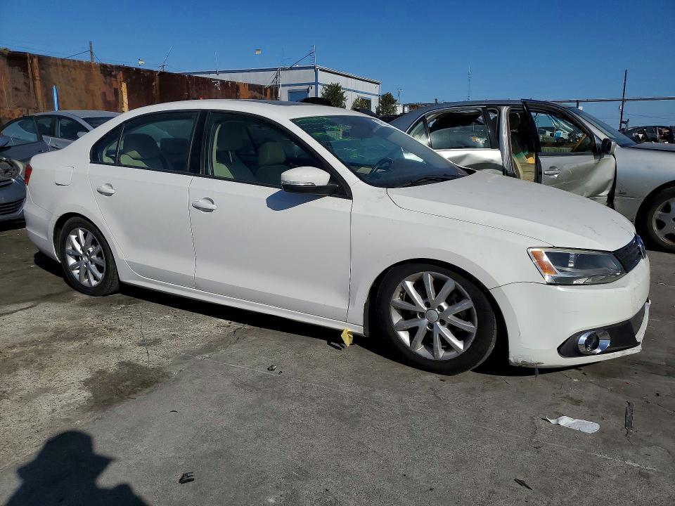 Photo 4 from auction – 2011 VOLKSWAGEN JETTA SE with VIN 3VWDZ7AJ0BM035853