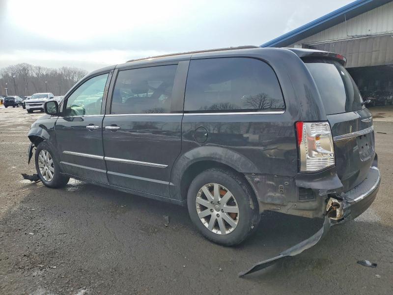 Photo 2 from auction – 2015 CHRYSLER TOWN & COU with VIN 2C4RC1BG0FR675103