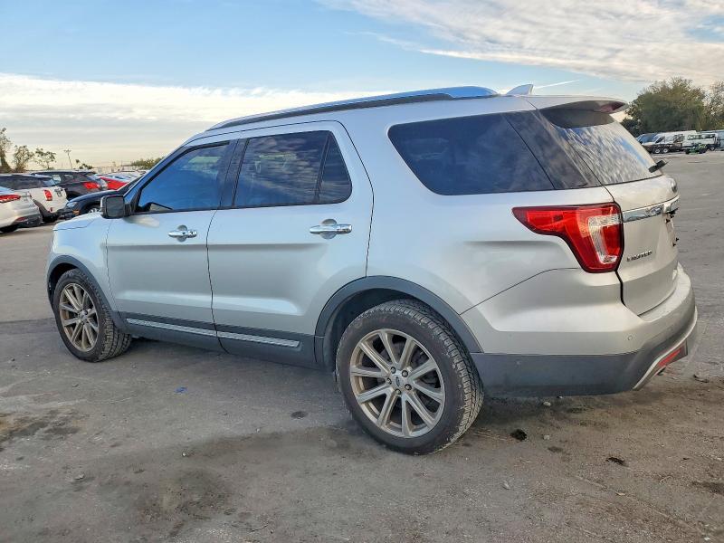 Photo 2 from auction – 2017 FORD EXPLORER with VIN 1FM5K7F8XHGE27710