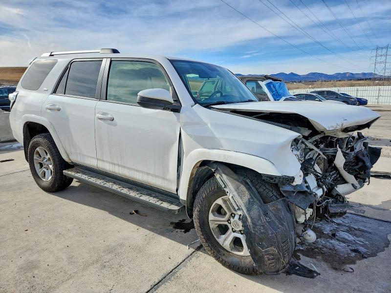Photo 4 from auction – 2019 TOYOTA 4RUNNER SR with VIN JTEBU5JR5K5634056