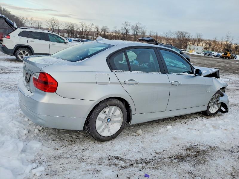 Photo 3 from auction – 2006 BMW 325XI with VIN WBAVD13566KV03596