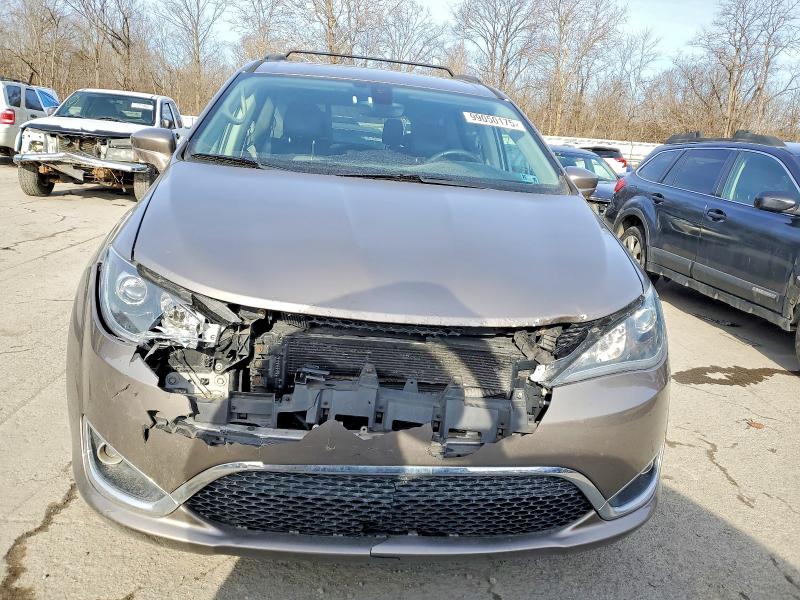 Photo 5 from auction – 2017 CHRYSLER PACIFICA T with VIN 2C4RC1BG5HR810370