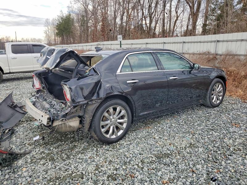 Photo 3 from auction – 2017 CHRYSLER 300 LIMITE with VIN 2C3CCAKG8HH580386