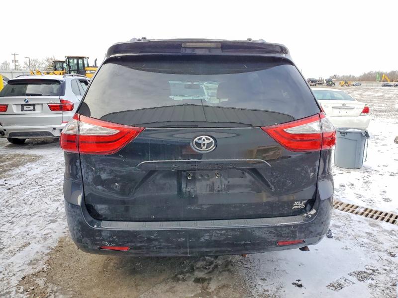 Photo 6 from auction – 2015 TOYOTA SIENNA XLE with VIN 5TDDK3DC4FS105468