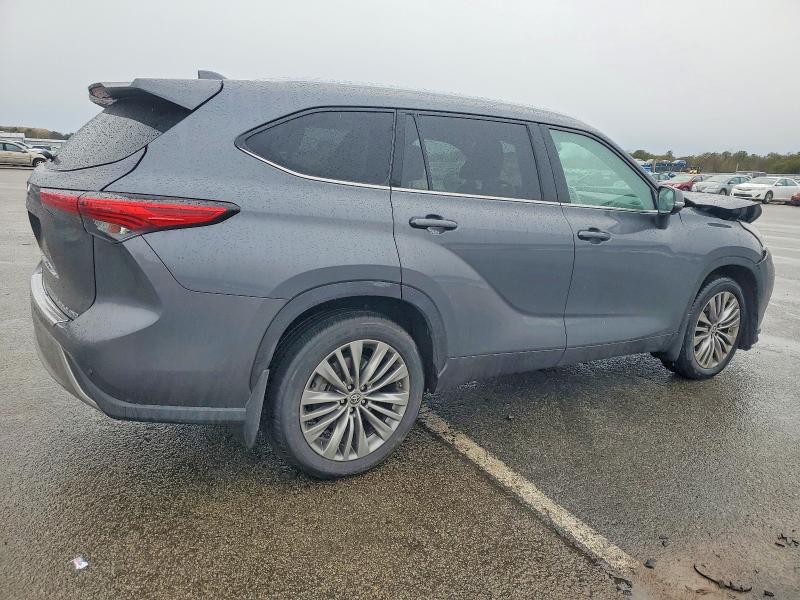 Photo 3 from auction – 2020 TOYOTA HIGHLANDER with VIN 5TDFZRBH4LS034838
