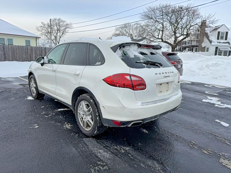 Photo 3 from auction – 2011 PORSCHE CAYENNE with VIN WP1AA2A25BLA08947