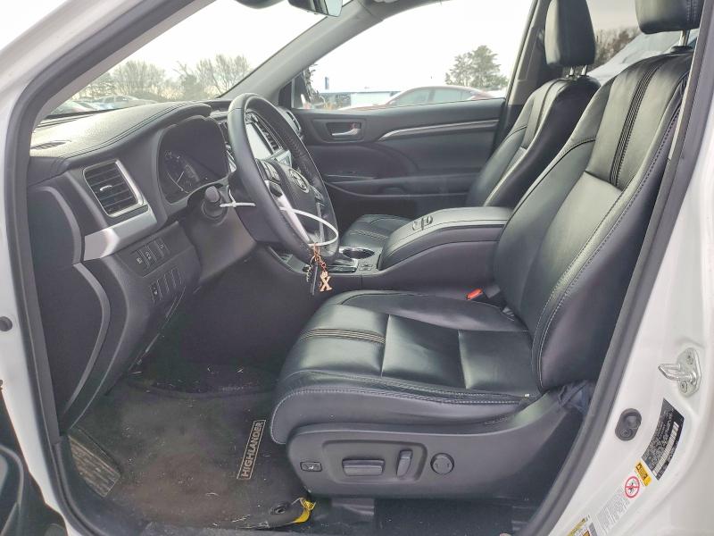 Photo 7 from auction – 2018 TOYOTA HIGHLANDER with VIN 5TDJZRFH9JS808373