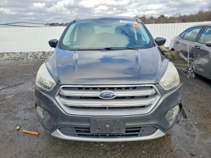 Photo 5 from auction – 2017 FORD ESCAPE SE with VIN 1FMCU9GD4HUC40831
