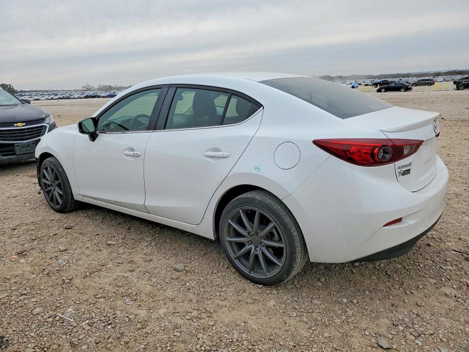 Photo 2 from auction – 2018 MAZDA 3 TOURING with VIN 3MZBN1V35JM273269