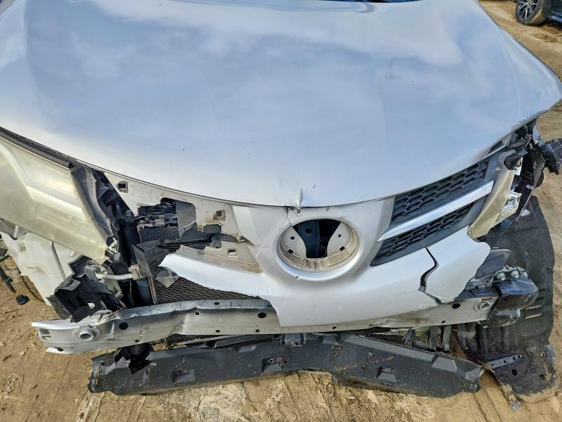 Снимка 12 от търг – 2015 TOYOTA RAV4 XLE с VIN JTMRFREV0FJ042265