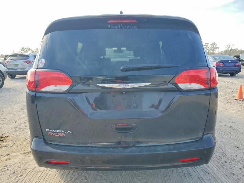 Photo 6 from auction – 2018 CHRYSLER PACIFICA L with VIN 2C4RC1CG9JR101011