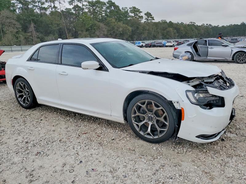 Photo 4 from auction – 2016 CHRYSLER 300 with VIN 2C3CCABTXGH234111
